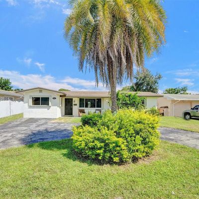 8821 Nw 11 Th St, Pembroke Pines, FL 33024