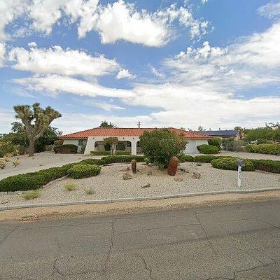 8825 San Vicente Dr, Yucca Valley, CA 92284