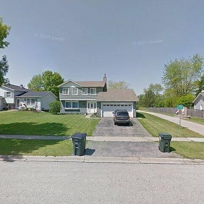 884 Jefferson Dr, Lindenhurst, IL 60046