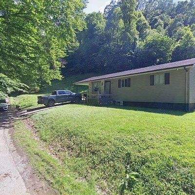 885 6 Th St, Paintsville, KY 41240