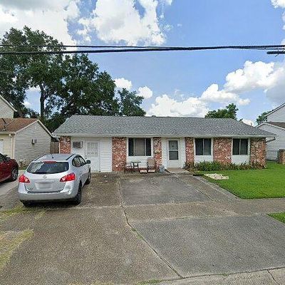 885 Oakwood Dr, Gretna, LA 70056