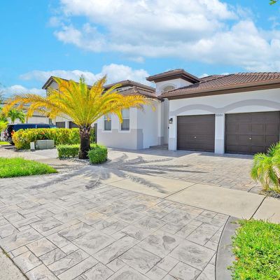 8886 Nw 184 Th St, Hialeah, FL 33018