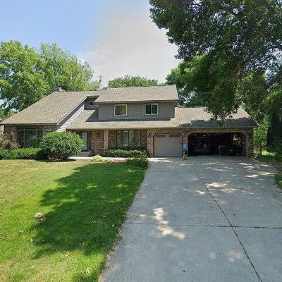 8899 Flesher Cir, Eden Prairie, MN 55347