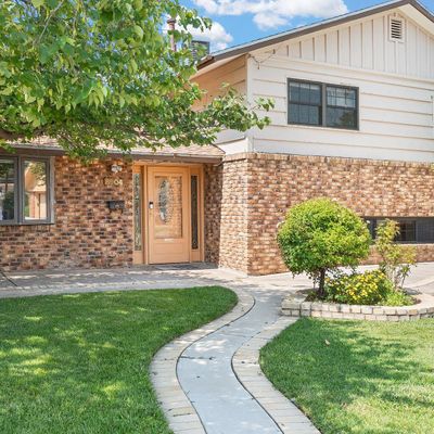 8904 Haines Ave Ne, Albuquerque, NM 87112