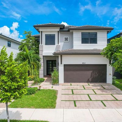 8911 Nw 160 Th Ter, Hialeah, FL 33018