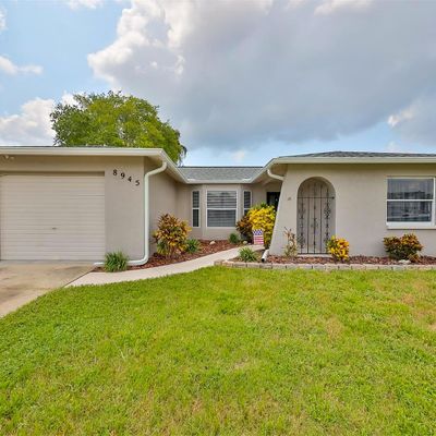 8945 Glen Moor Ln, Port Richey, FL 34668