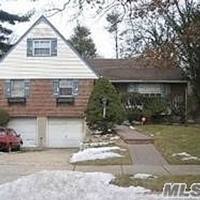 898 Baldwin Dr, Westbury, NY 11590