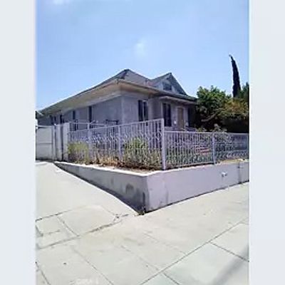 8th St, Los Angeles, CA 90029