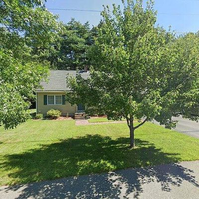 9 Barrows Dr, Topsham, ME 04086