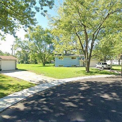 9 Clay Ct, Montgomery, IL 60538