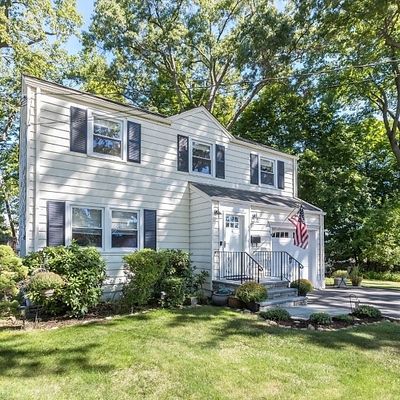 9 Clover Ln, Verona, NJ 07044