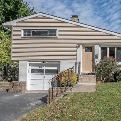 9 Nolan Dr, Malvern, PA 19355