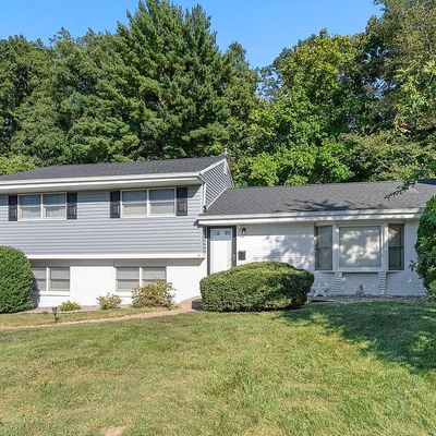 9 Sandy Dr, Morrisville, PA 19067