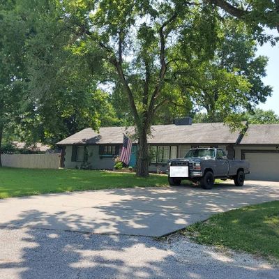 9 W Country Ln, Kansas City, MO 64114