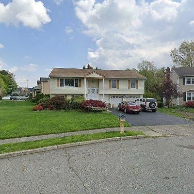 9 Whipple Rd, Pompton Plains, NJ 07444