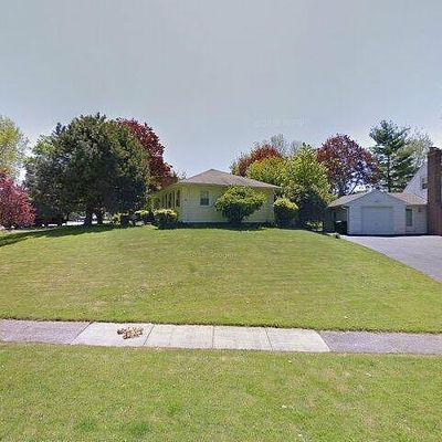 9 White Oaks Dr, Rochester, NY 14616