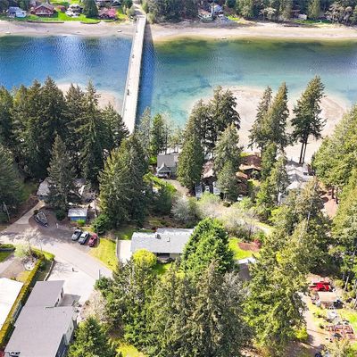 90 E Treasure Island Dr, Allyn, WA 98524