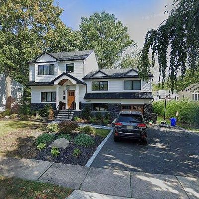 90 Lakewood Ave, Ho Ho Kus, NJ 07423