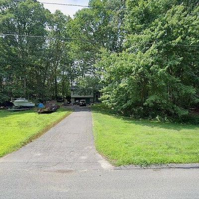 90 Sleepy Hollow Rd, Niantic, CT 06357