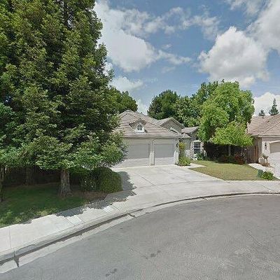 9465 N Paula Ave, Fresno, CA 93720