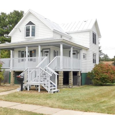 957 Madison St, Oconto, WI 54153