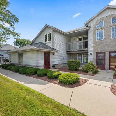 921 Quinlan Drive, Pewaukee, WI 53072