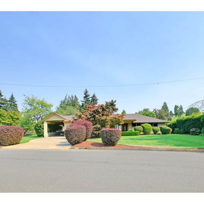 925 Ascot Dr, Eugene, OR 97401