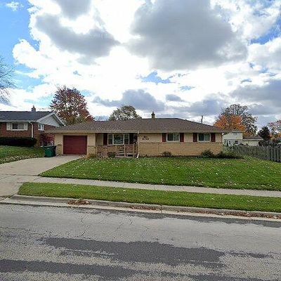 N89 W17149 Roosevelt Dr, Menomonee Falls, WI 53051