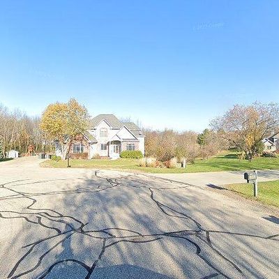 W272 N6881 Stonehouse Dr, Sussex, WI 53089