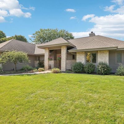 W295 N1777 Prairie Wood Ct, Pewaukee, WI 53072