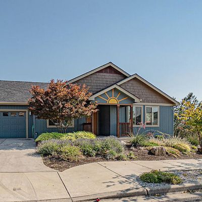 1008 Azure Way, Eagle Point, OR 97524