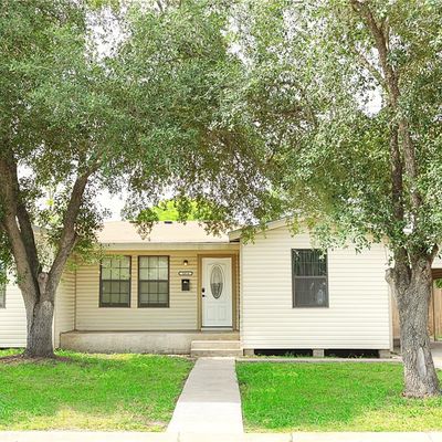 1018 Cactus Ave, Alice, TX 78332