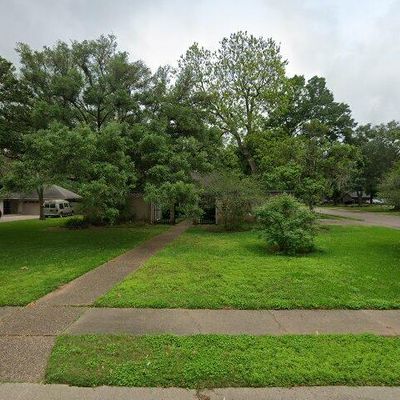 102 Aster Ln, Lake Jackson, TX 77566