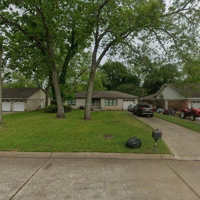 111 Meadowbrook St, Lake Jackson, TX 77566