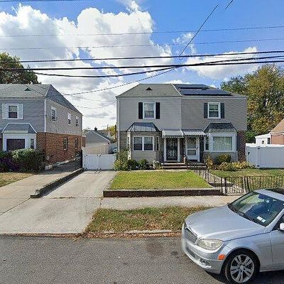 11486 228 Th St, Cambria Heights, NY 11411