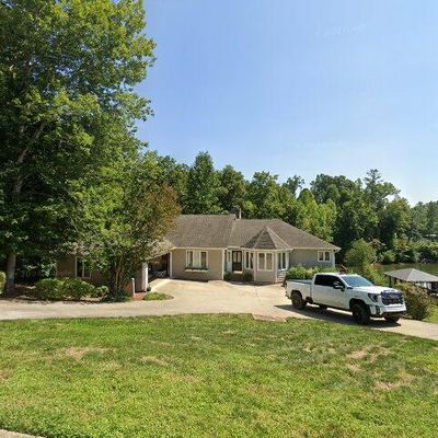 115 Charlotte Ann Ln, Hickory, NC 28601