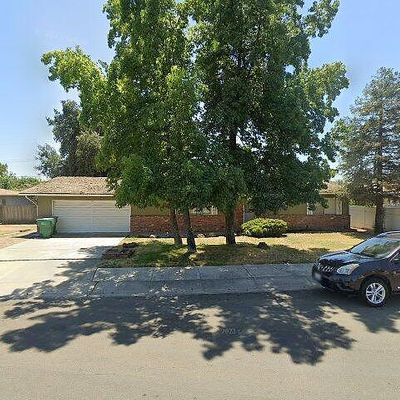 1027 E Mountain View Ave, Porterville, CA 93257