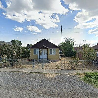 103 E Elizabeth St, Wapato, WA 98951