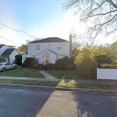 103 Knight St, Oceanside, NY 11572