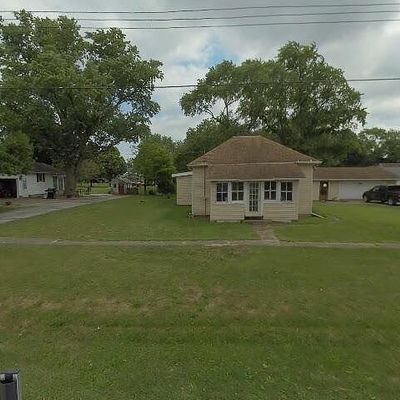 104 N Broadway St, Fisher, IL 61843