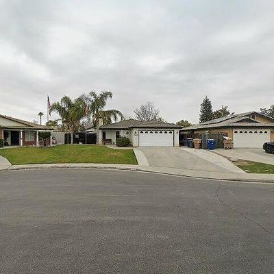 10404 Iroquois Ln, Bakersfield, CA 93312