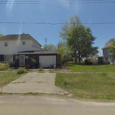 105 W Maple St, Roberts, IL 60962