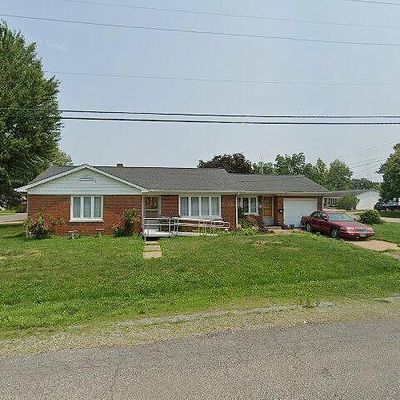 106 N Monroe St, Trenton, IL 62293