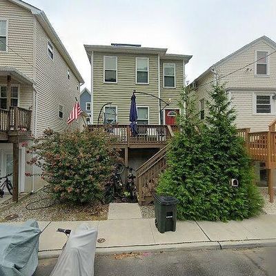 13 Locust St, Highlands, NJ 07732