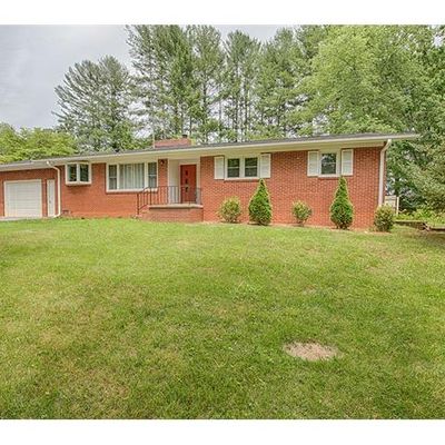 130 Azalea Dr, Waynesville, NC 28786