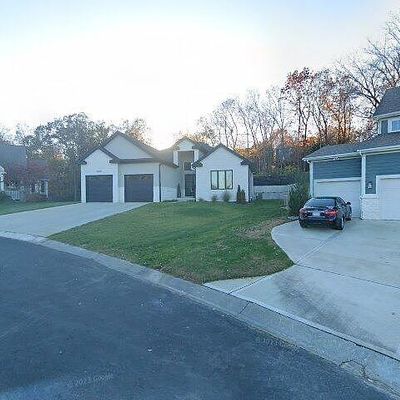 1300 Ne Forest View Cir, Lees Summit, MO 64064