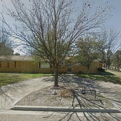 1304 3 Rd St, Plains, TX 79355