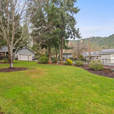 1219 W Jones Creek Rd, Grants Pass, OR 97526