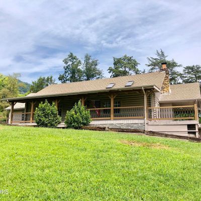 144 Log Home Ln, La Follette, TN 37766