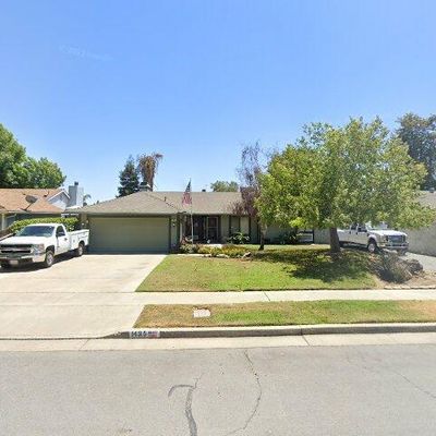 1495 E Sandalwood Ave, Tulare, CA 93274